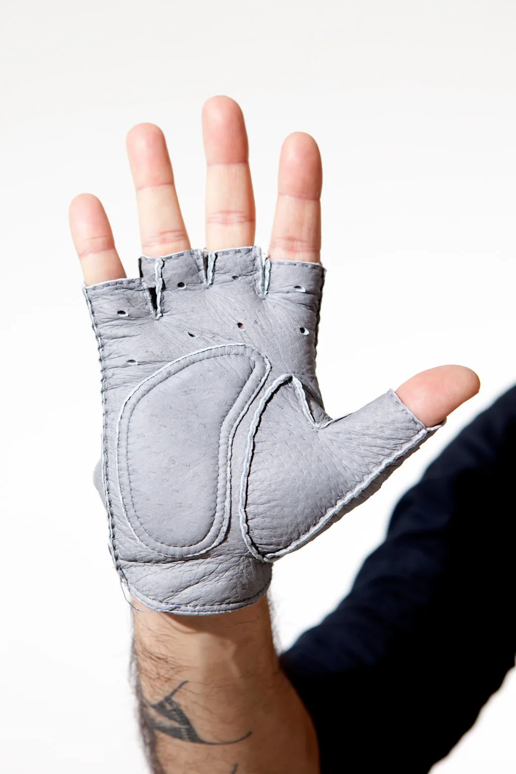 Fingerless driving peccary gloves