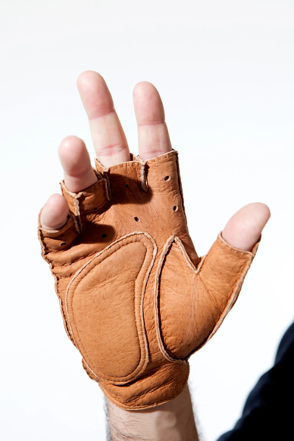 Fingerless driving peccary gloves