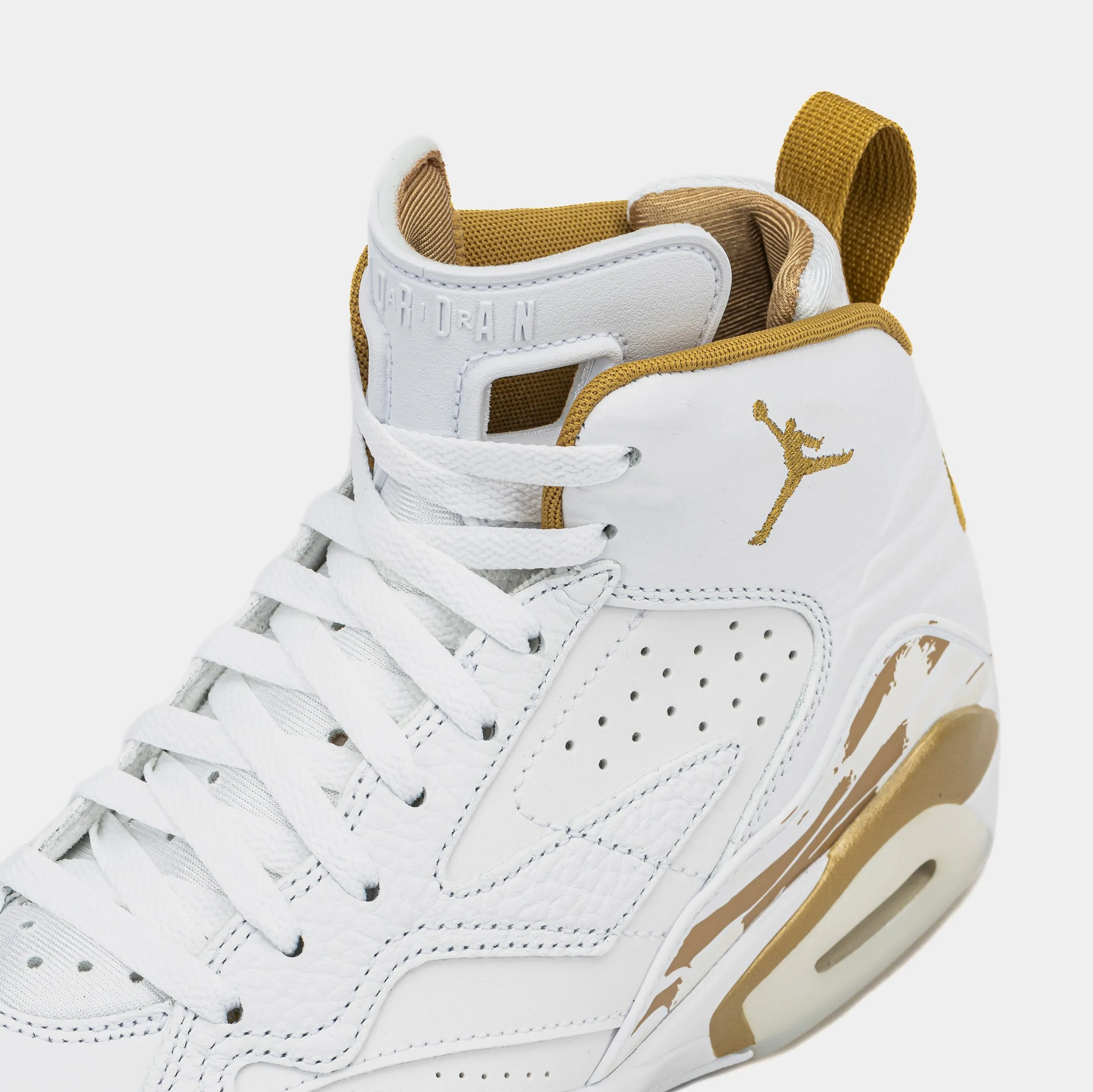 Jumpman MVP Mens Basketball Shoes (White/Metallic Gold)