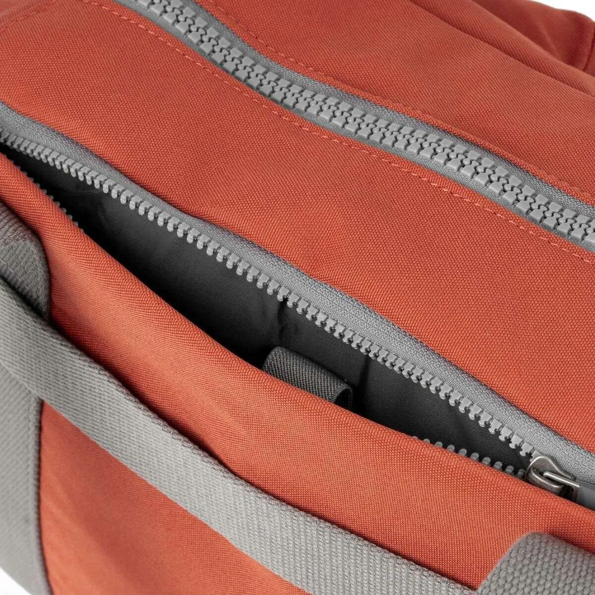 Roka Gatwick Small Recycled Canvas Duffle Bag - Roobios Red