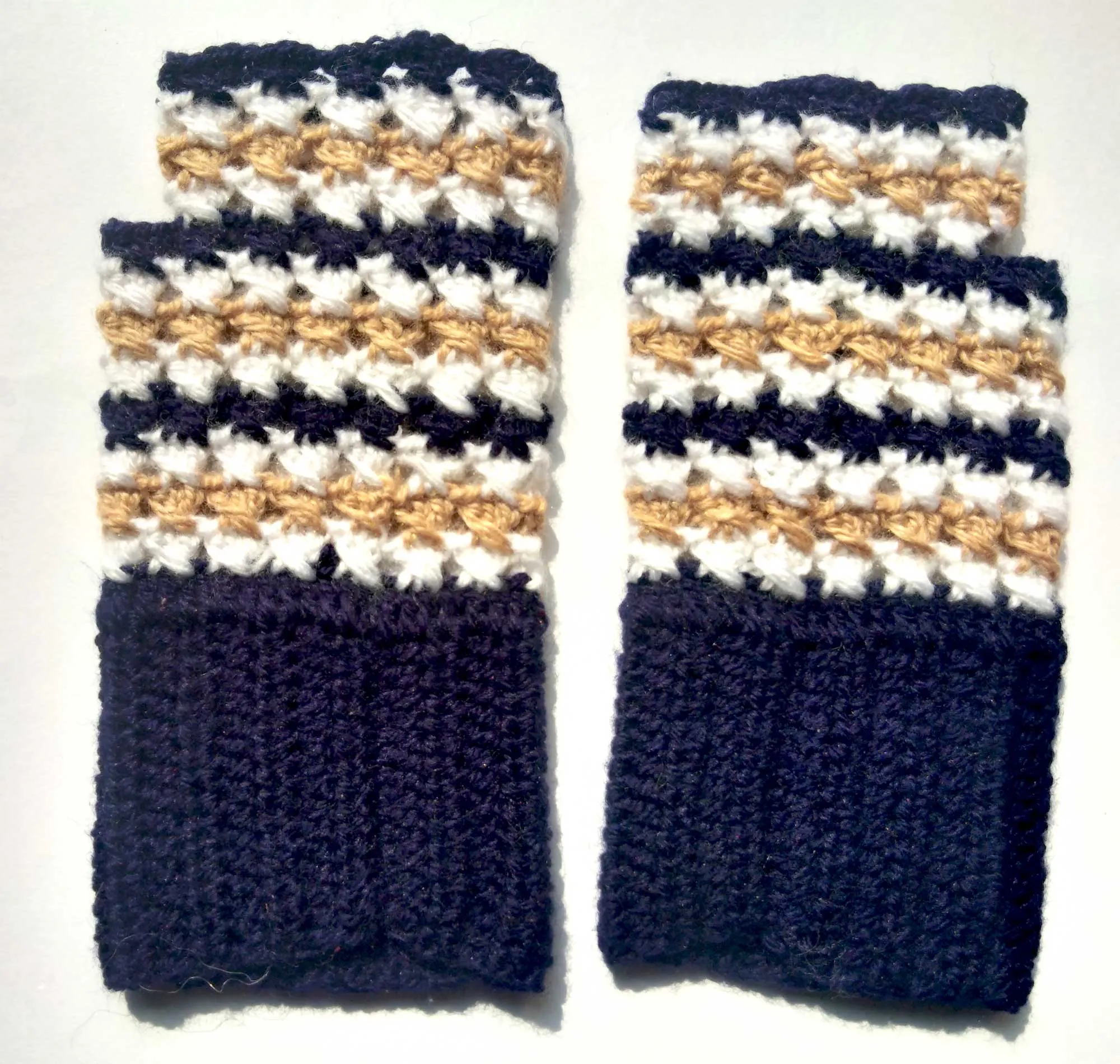 Stylish Fingerless Gloves Crochet Knitted Soft Vardhman Woollen  Design With Multi-colour